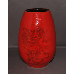Black and red dragon vase